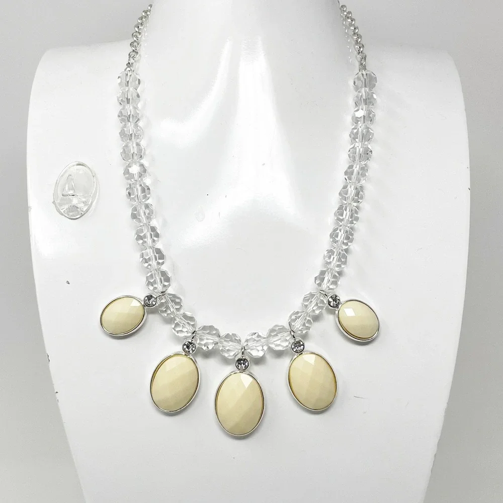 Liz Claiborne Faceted Vanilla Pendants Crystal Beads Statement Necklace Classic